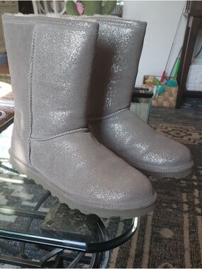 NWOB BearPaw Womans Elle Suede Silver Glitter Boots